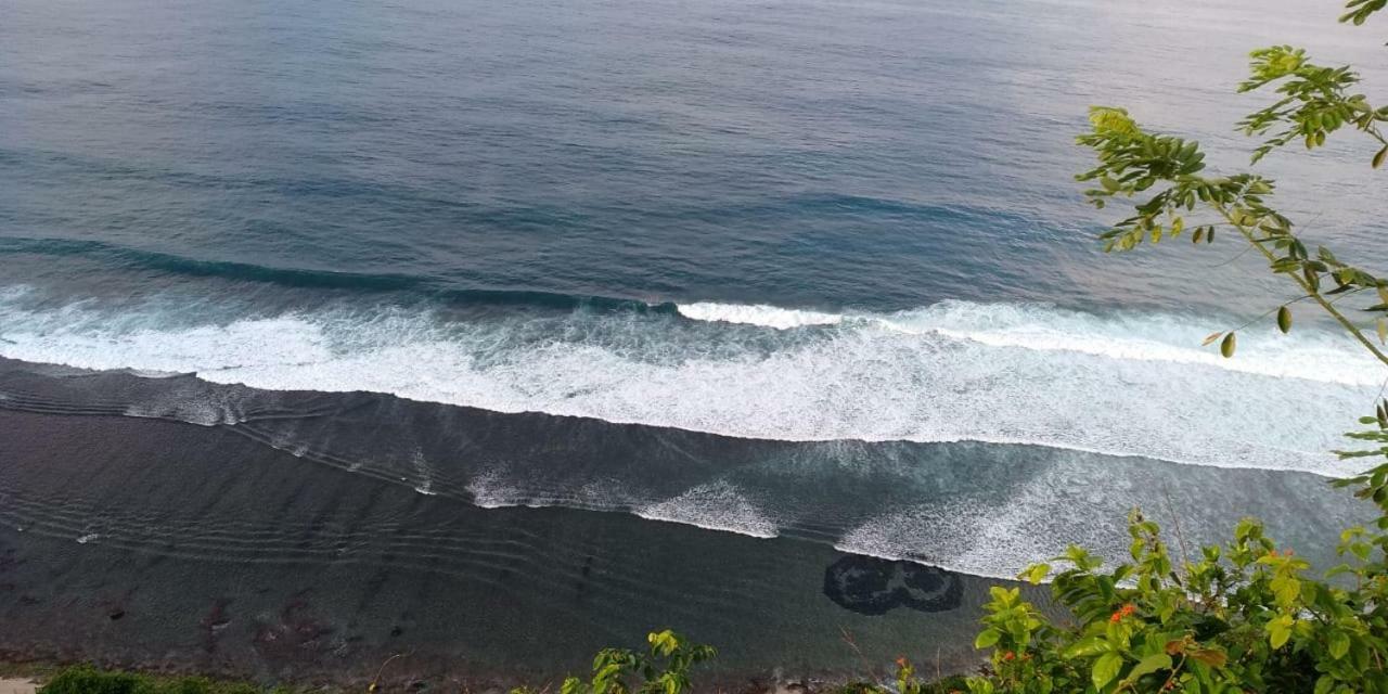 Made Roejas Family Bed and Breakfast Uluwatu Buitenkant foto